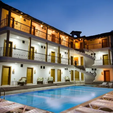 Amore Hotel Teki̇Rova