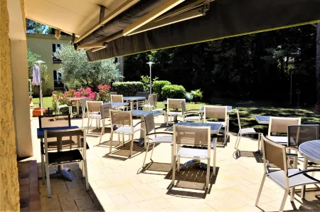 Hôtel Restaurant le Mas de l'Olivier Отели в г. Сен-Мартен-д'Ардеш