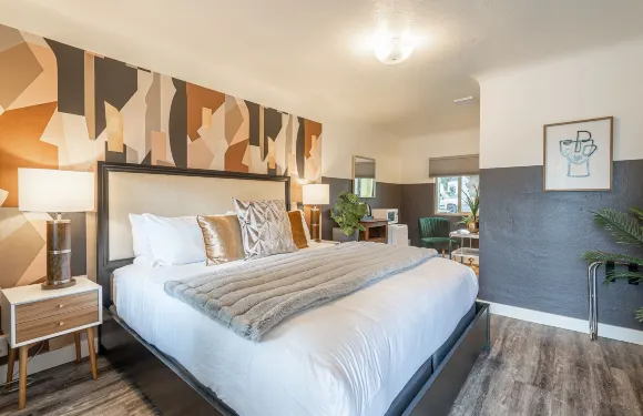 b邊汽車旅館 + 房車