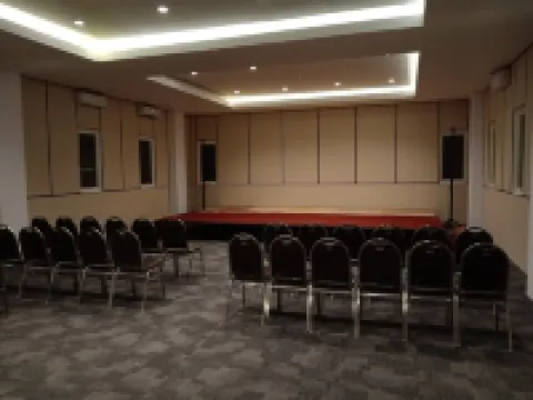 Front One Inn Kediri Hotel di Kediri