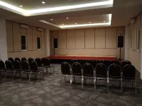 Front One Inn Kediri Hotels in Ngasem