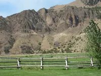 Cozy studio in gorgeous Salmon with AC, WiFi, Hot tub Hotels in Lemhi County