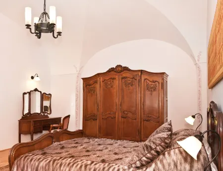 Hotel Klastrom Отели в г. Дьор