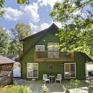 Lil Black Bear Inn