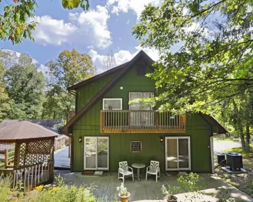 Lil Black Bear Inn Hotels in Brown County