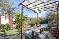Alla Casa Rosa, Peaceful Apartment Surrounded by Greenery with Free Parking, WiFi & Air Conditioning Các khách sạn ở Rapallo