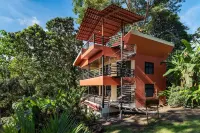 Jungle Lodge at Wild Sun Rescue Center - 3 stelle