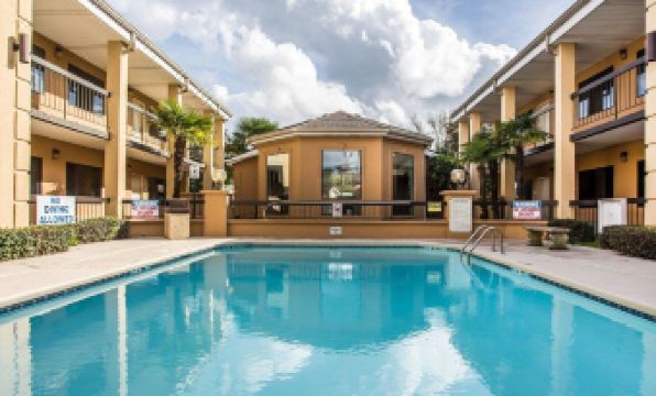 Suburban Studios Florence - Darlington