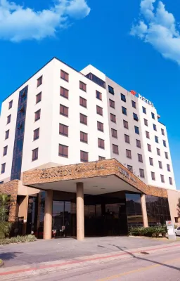 Kennedy Executive Hotel - parkir