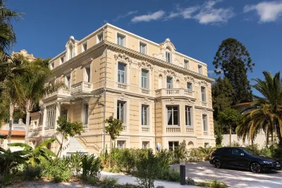 Villa Genesis Hotel dekat Port de Menton Garavan