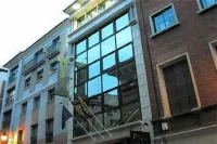 Hotel Teruel Plaza فنادق في La Puebla de Valverde