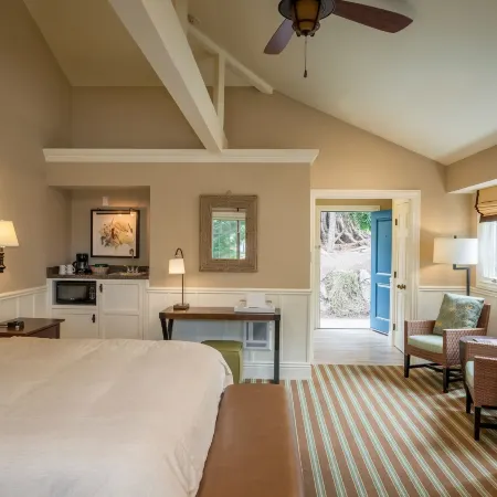 Lighthouse Lodge & Cottages