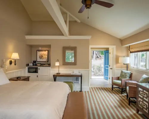 Lighthouse Lodge & Cottages Hotels near Lover's Point Park