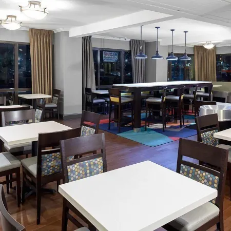 Holiday Inn Express NEWARK AIRPORT – ELIZABETH by IHG