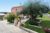 Marietta's Resort by Konnect, Gouvia Corfu Отели в г. Гувья