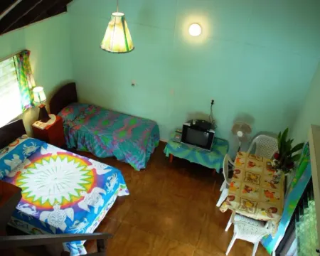 ジーナズ ガーデン ロッジズ アイツタキ島のホテル