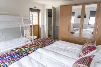 Black Beach Cottage Hotels in Olfus