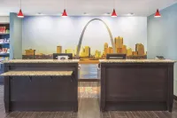 La Quinta Inn & Suites by Wyndham O'Fallon, IL - St. Louis Hotels in OFallon