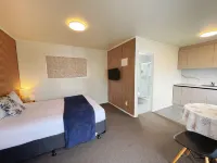 Summer Inn Motel Hotel di Snells Beach