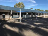 Birch Motel Bowen Previously Known As Bowen Arrow Motel - parking