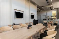 Abacus Suites - bar