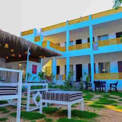 Hariom Tatsat Retreat Hotel Exterior