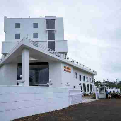 PG Resort Hotel Exterior