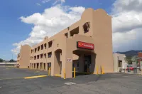 Econo Lodge East