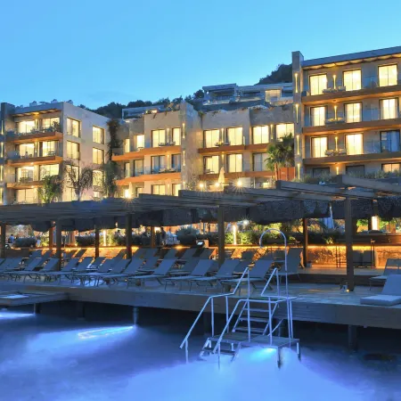 Mare Deluxe Residences & Villas