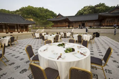 Andong Gurume Resort Отели рядом с достопримечательностью «Dosanseowon Confucian School»