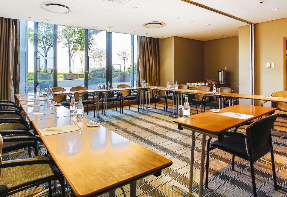 RH 호텔 로비 이미지