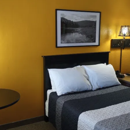 Upper Delaware Inn