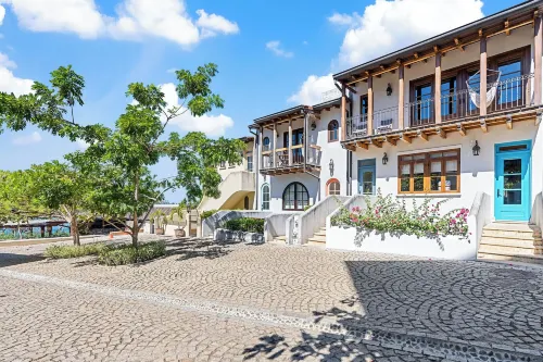 Trendy Condo with Modern Decor, Stunning Ocean Views, and Exclusive Beach Club Access - Apartments