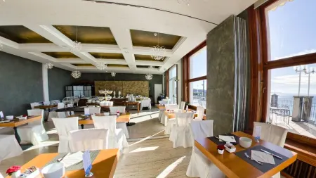 Hotel Riviera & Maximilian's Отели рядом с достопримечательностью «Duino Castle»