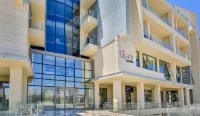 Lijam Apartments