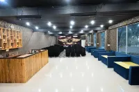 Amadi Beach Front Resort - bar