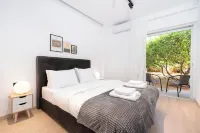 雅典裏維埃拉的時尚公寓，帶戶外庭院