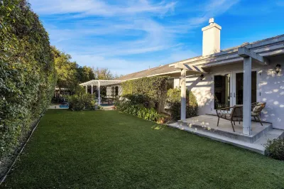 Goleta Getaway by Avantstay Private Backyard, 1.5mi to the Beach! Hotels near The Stow House