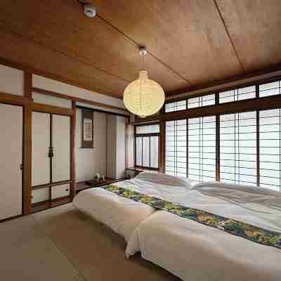 Eight Valley Nakamachi Rooms