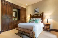 Townhome on the Creek 135 by AvantStay Ski in Ski Out Home w Hot Tub