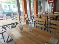 Laliguras hotel and lodge - Motels