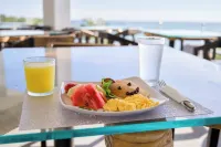 Villas at Coco de Playa - breakfast