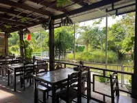 Joyce Garden Hotel Hotels in Burrell Boom