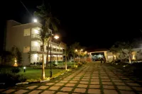 Lee Crysstal Hotels in Covelong