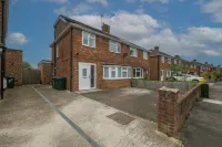Stylish 4-Bedroom, 2-Bathroom Home in Brightside Avenue - Wifi