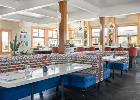 Skyview Los Alamos - 21 & over Pool