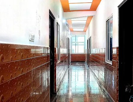 Via Yadhuvanshi Dhaam - 900m from Prem Mandir and Iskcon Temple