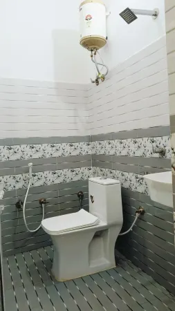 Maa Bhagwati Home stay & PG House Отели в г. Айодхья