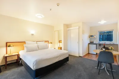 Daffodil Motel Hotels in 