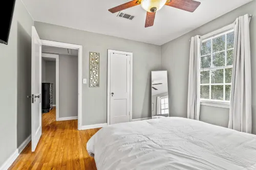 East Hill Retreat Near Beaches & Downtown